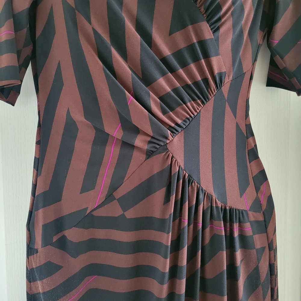 Donna Ricco | Brown/Black Abstract Stripe Asymmetric Ruched Dress (SIZE 4P) - Picture 7 of 12